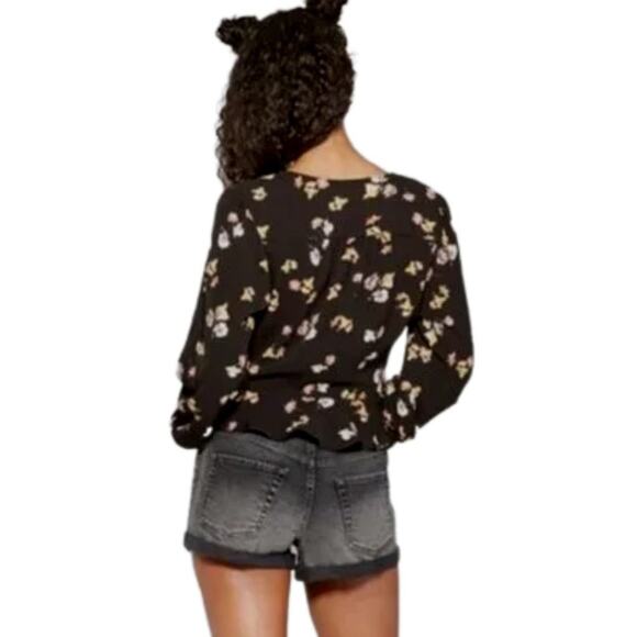 Wild Fable Black Floral Twist Front Long Sleeve Crop Top Romantic NWT Me… - Picture 2 of 3